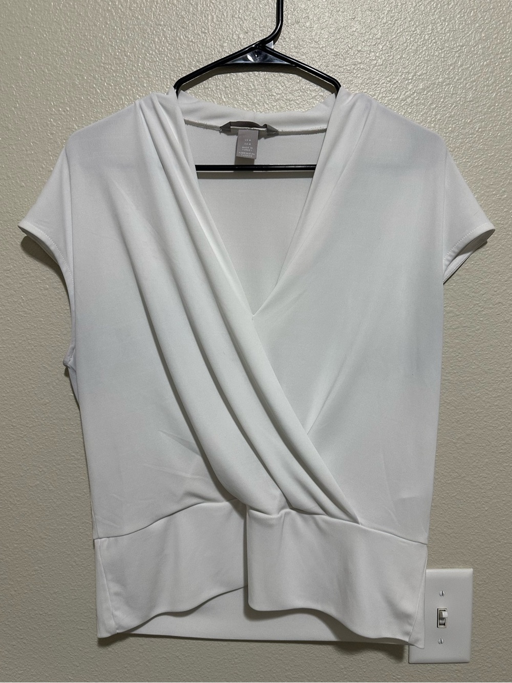 H&M White Draped V-Neck Cap Sleeve Blouse